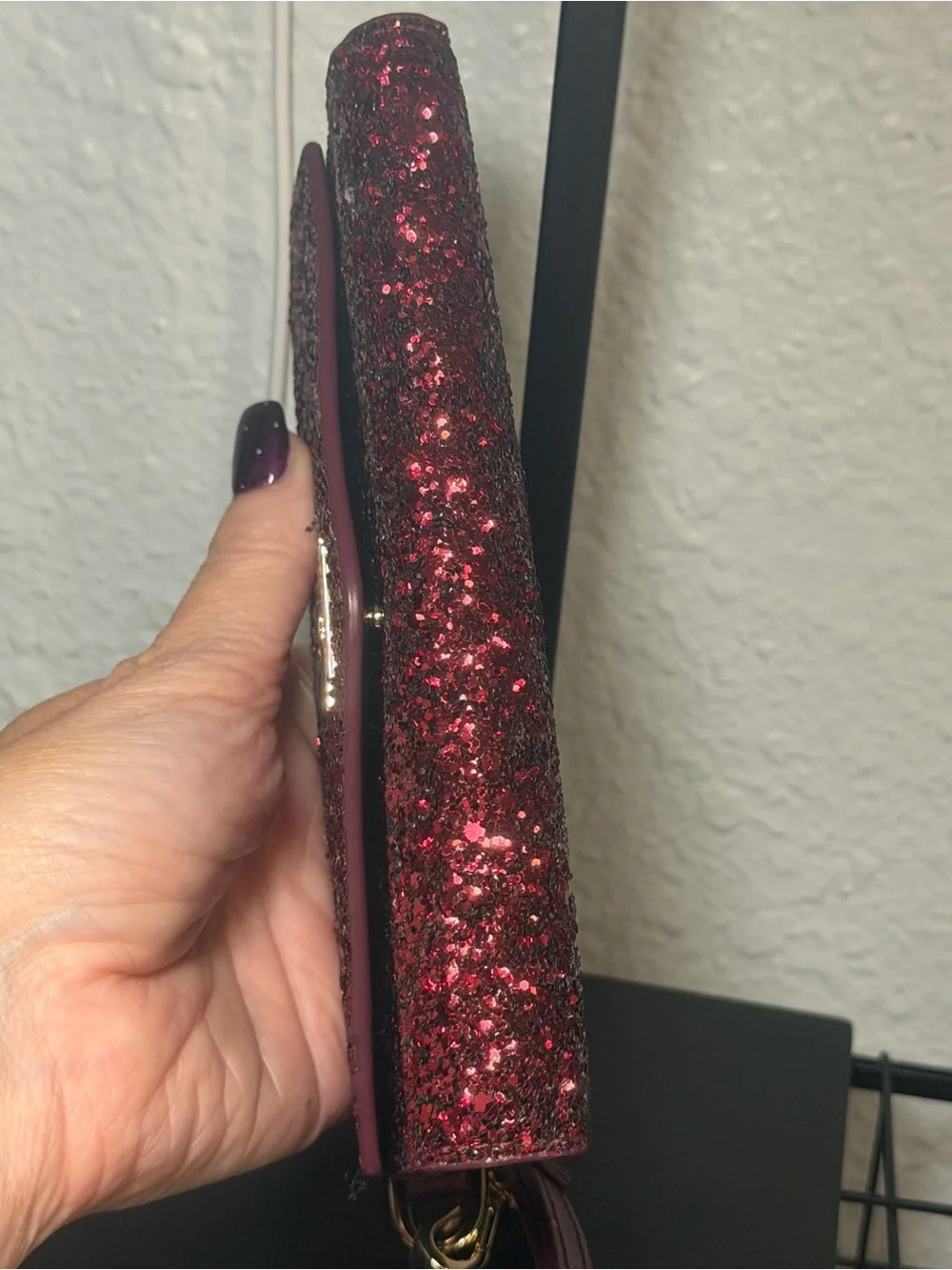 Kate Spade New York Laurel Way Glitter Envelope Wristlet in Deep Plum / Burgundy